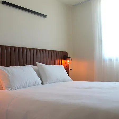 Adonis Le Castellet Hotel Signes Buitenkant foto