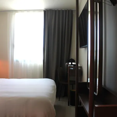 Adonis Le Castellet Hotel Signes Buitenkant foto