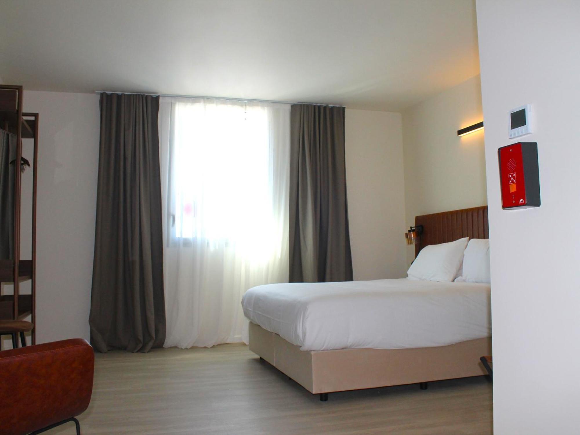 Hotel Adonis Le Castellet 3*