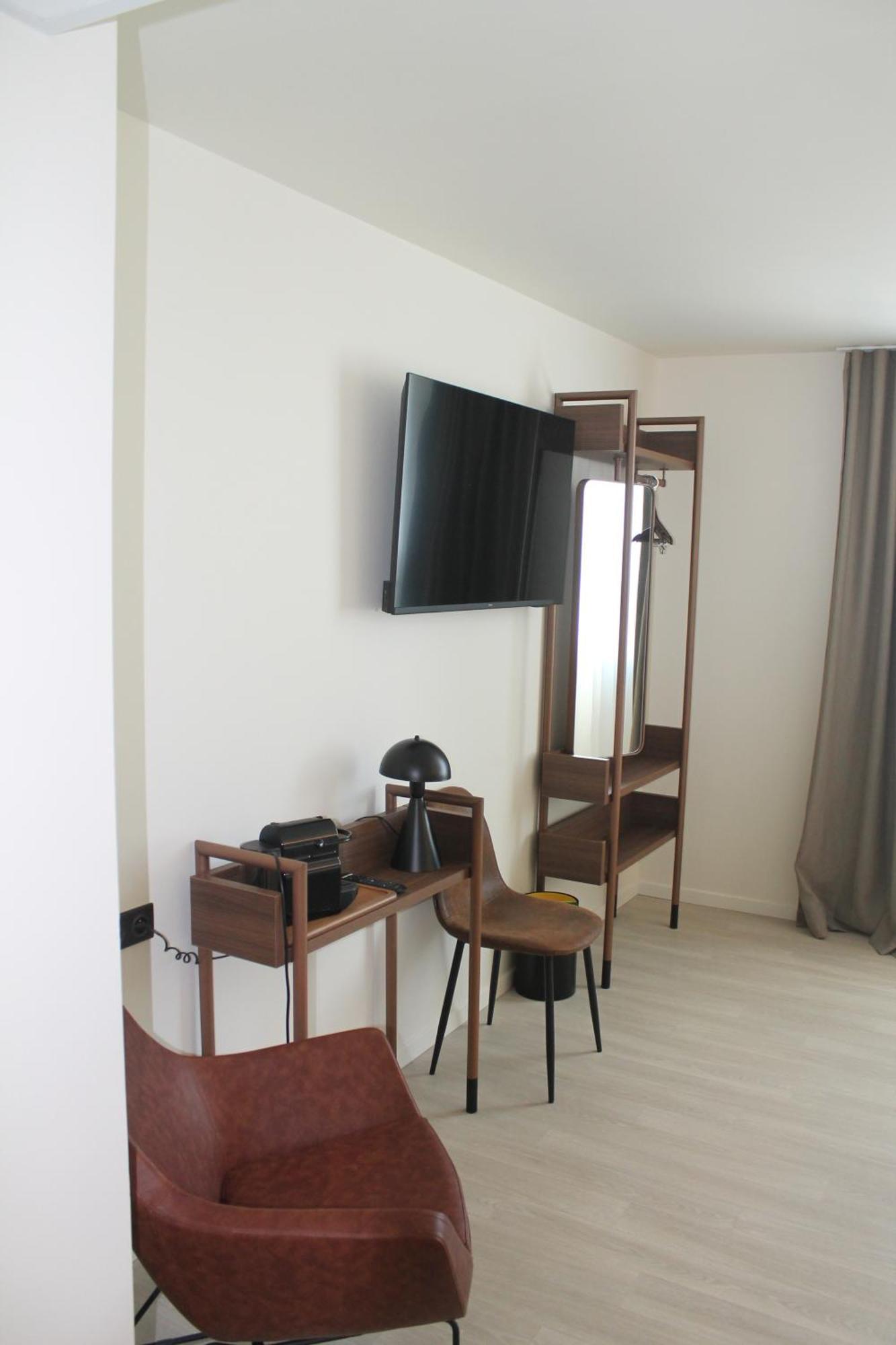 Hotel Adonis Le Castellet 3*