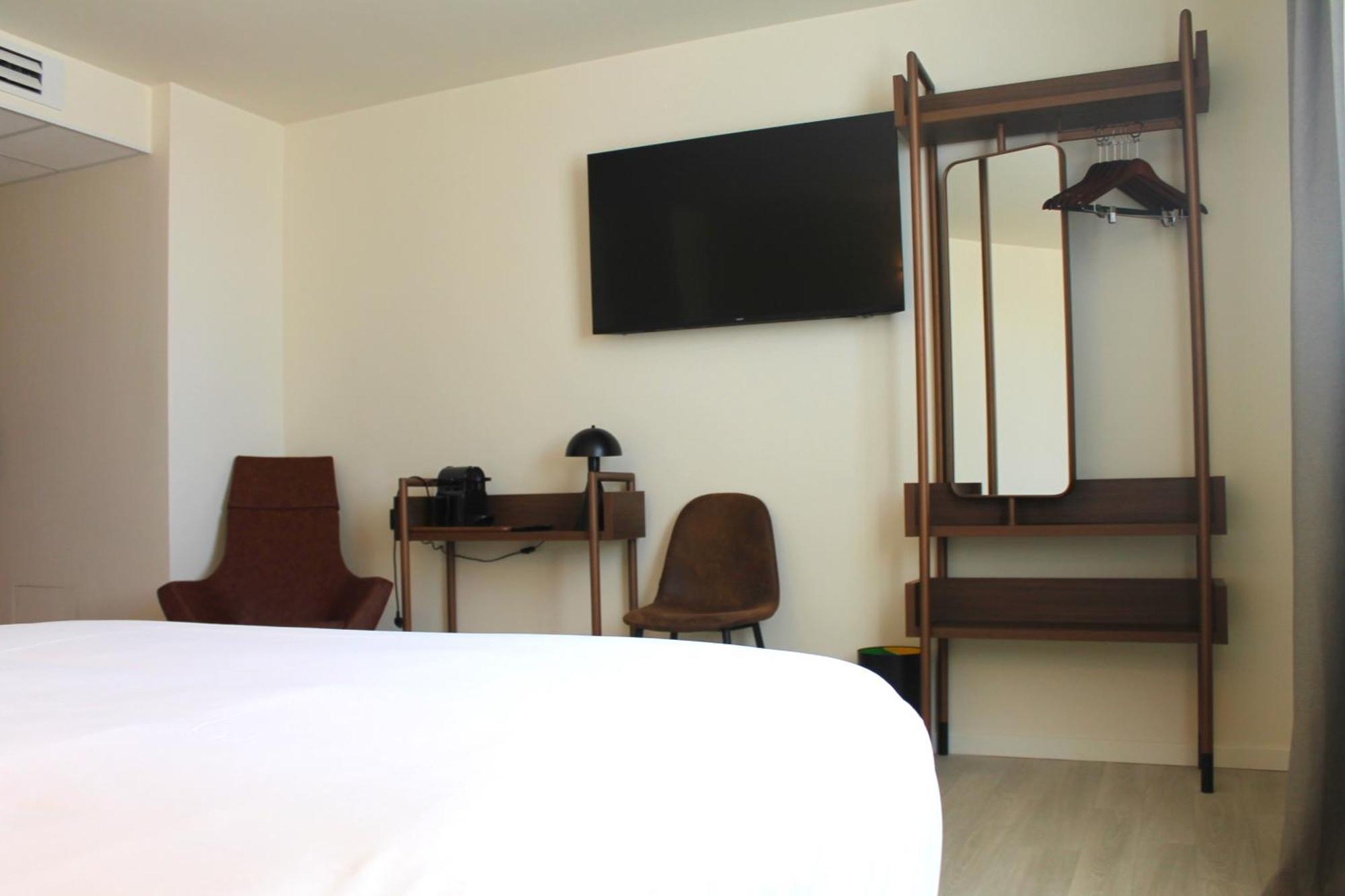 Hotel Adonis Le Castellet 3*