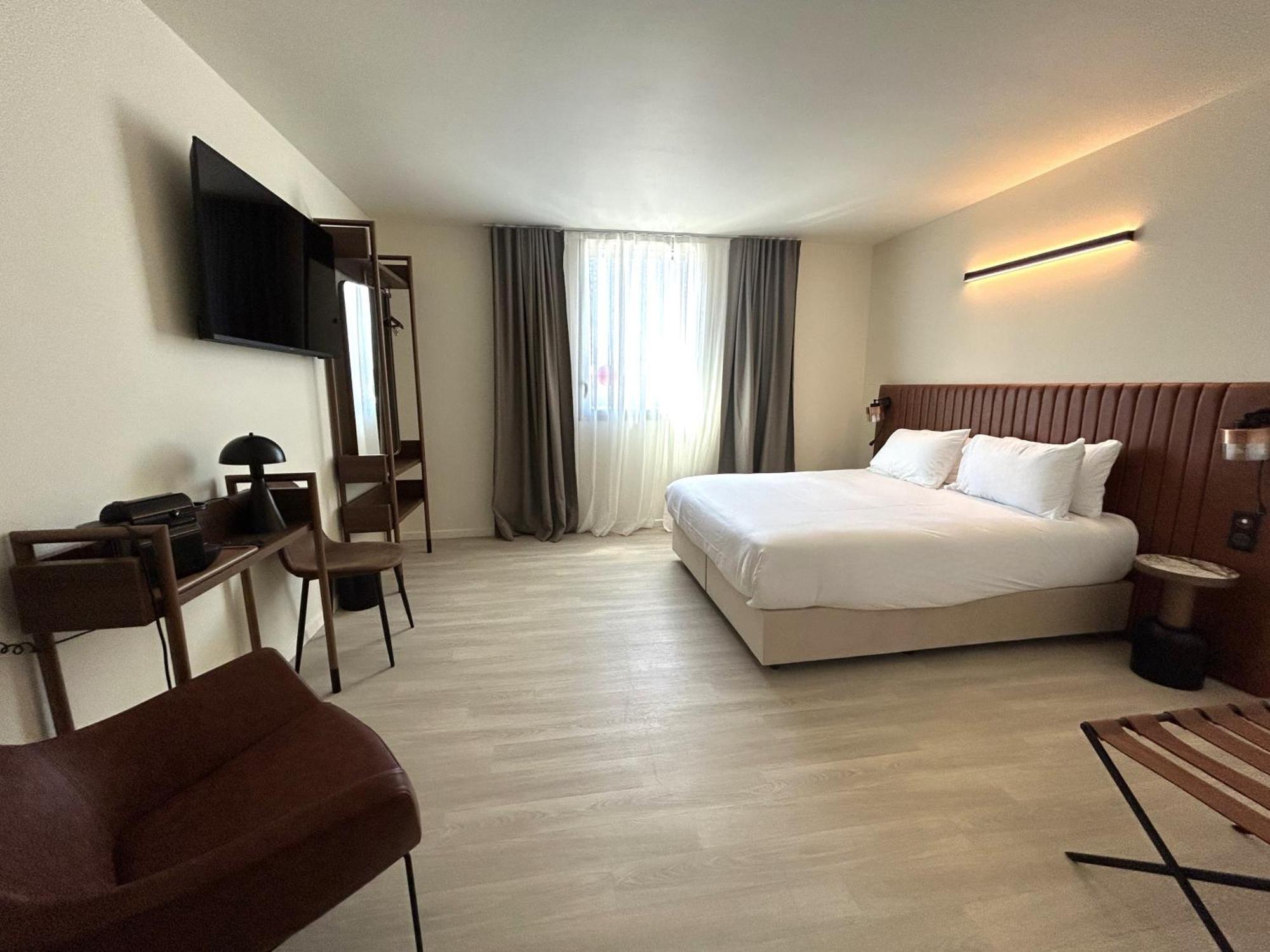 Adonis Le Castellet 3* Signes